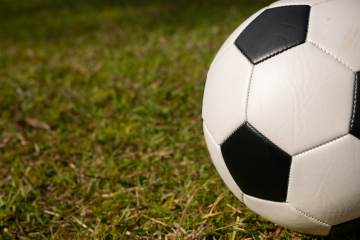 赫尔城vs曼联首发：B费领衔，蒂勒曼斯、桑托斯正赛首秀（配图示意）